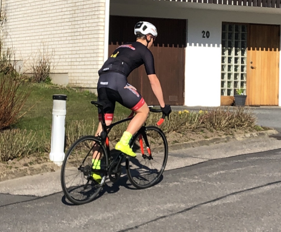 Distans med mopedsällskap